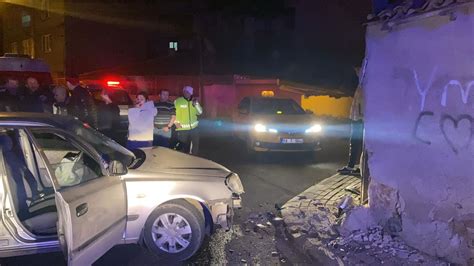 Tekirdağ'da otomobil duvara çarptı: 3 yaralı - Son Dakika Haberleri